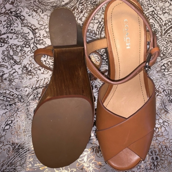 ‼️New Listing ‼️Coach Platforms - Picture 7 of 8